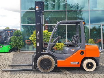 Wózek widłowy Toyota 02-8FDF30