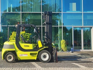 Wózek widłowy Clark CMP40D