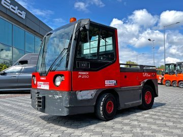 Ciągnik terminalowy elektryczny, pojazd holowniczy Linde P250