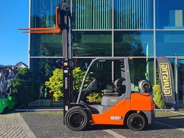 Wózek widłowy Toyota 02-8FGJF35