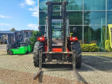 Wózek widłowy terenowy Manitou M26-4