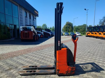 Elektryczny wózek  podnośnikowy z masztem Linde L10