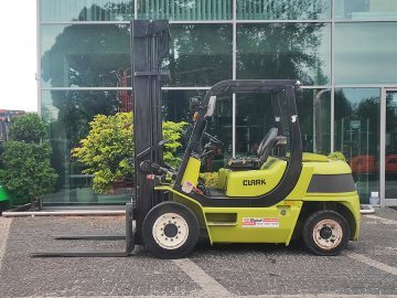 Wózek widłowy Clark CMP40D