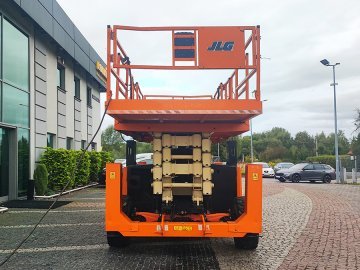 Podest roboczy terenowy zwyżka nożycowa JLG 530LRT