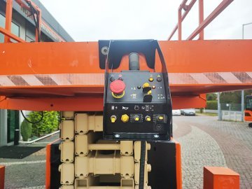 Podest roboczy terenowy zwyżka nożycowa JLG 530LRT