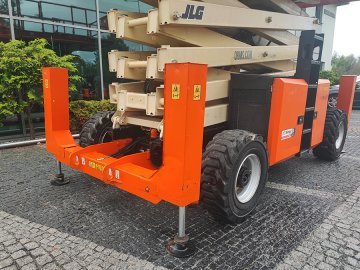 Podest roboczy terenowy zwyżka nożycowa JLG 530LRT