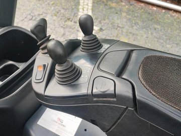 Wózek widłowy elektryczny Linde E16C-02