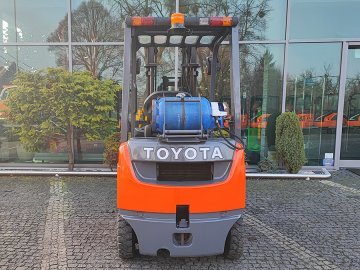 Wózek widłowy Toyota 02-8FGF15