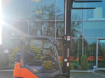 Wózek widłowy Toyota 02-8FGF15