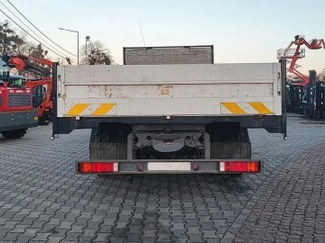 Samochód ciężarowy, skrzynia MAN 13.284