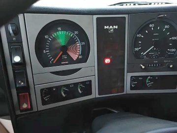 Samochód ciężarowy, skrzynia MAN 13.284