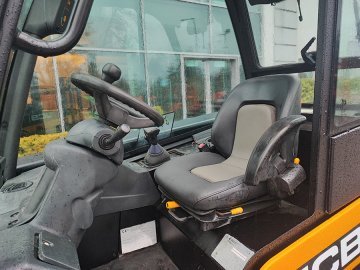 Wózek widłowy teleskopowy JCB TLT25D