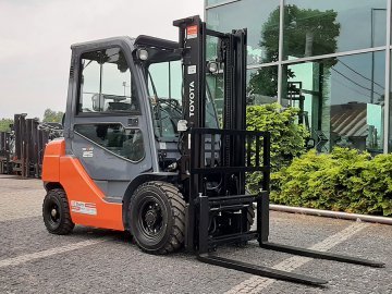 Wózek widłowy Toyota 02-8FGF25