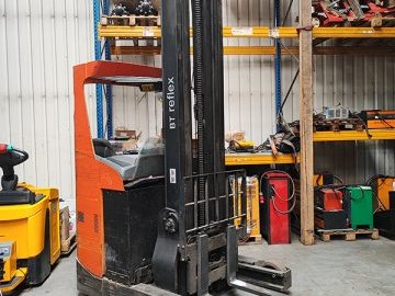 Wózek widłowy wysokiego składowania BT RRE 160