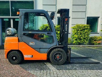 Wózek widłowy Toyota 02-8FGF30
