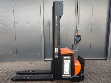 Carello elevatore magazzinieri BT SWE 120L