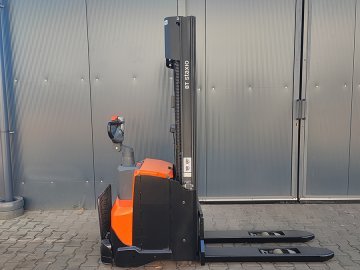 Carello elevatore magazzinieri BT SWE 120L