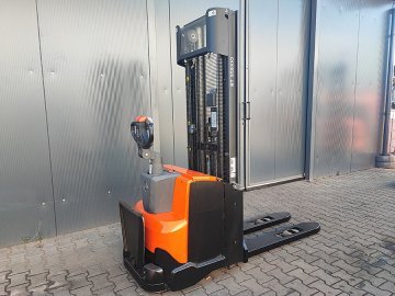 Carello elevatore magazzinieri BT SWE 120L
