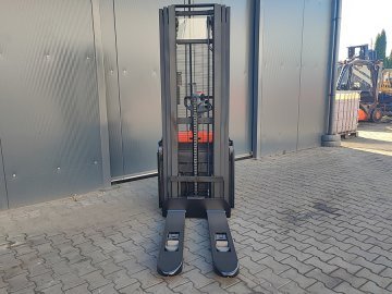 Carello elevatore magazzinieri BT SWE 120L
