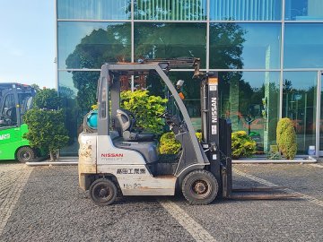 Wózek widłowy Nissan P1F1A15DU