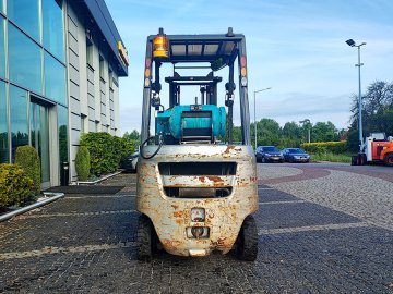 Wózek widłowy Nissan P1F1A15DU