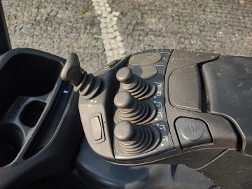 Wózek widłowy elektryczny Linde E12-02