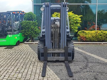 wózek widłowy Nissan UG1D2A32LQ
