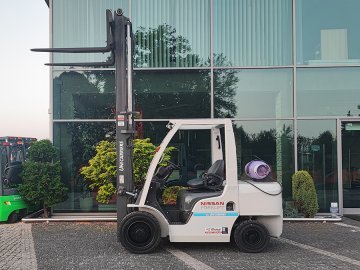Wózek widłowy Nissan UniCarriers UG1F2A35DU