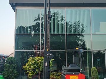 Wózek widłowy elektryczny wysokiego podnoszenia Linde R14-01