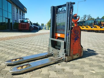 Elektryczny wózek z masztem ręcznie prowadzony Linde D08