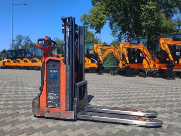 Elektryczny wózek z masztem ręcznie prowadzony Linde D08