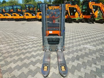 Elektryczny wózek z masztem ręcznie prowadzony Linde D08