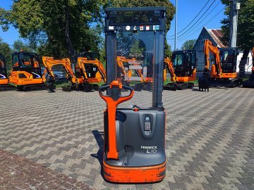 Elektryczny wózek  podnośnikowy z masztem Linde L10