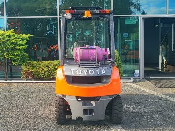 Wózek widłowy Toyota 02-8FGF20