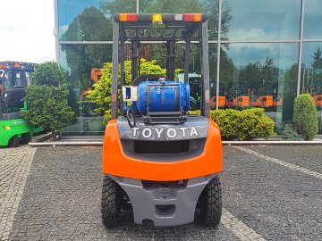 Wózek widłowy Toyota 02-8FGF20