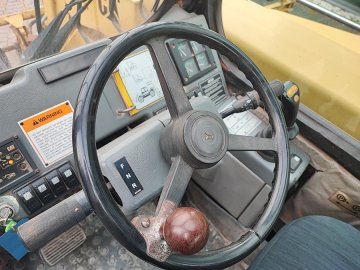 Ładowarka teleskopowa Caterpillar TH62