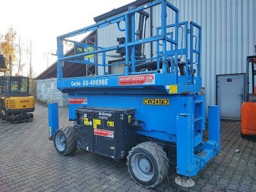 Podest roboczy terenowy zwyżka nożycowa Genie GS4069 BE 2WD