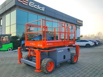 Podest roboczy, zwyżka nożycowa terenowa Skyjack SJ6826RT