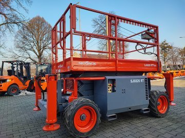Podest roboczy, zwyżka nożycowa terenowa Skyjack SJ6826RT