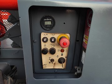 Podest roboczy, zwyżka nożycowa terenowa Skyjack SJ6826RT