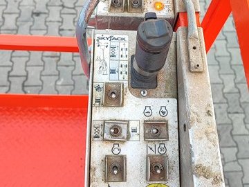 Podest roboczy, zwyżka nożycowa terenowa Skyjack SJ6826RT