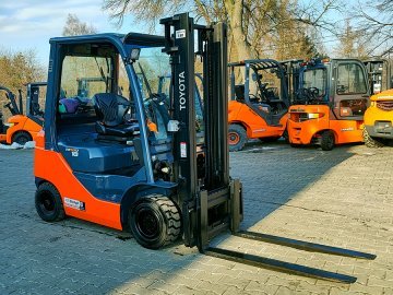 Wózek widłowy gazowy Toyota 02-8FGF18