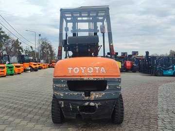 Wózek widłowy Toyota 02-6FGF30