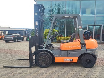 Wózek widłowy Toyota 02-6FGF30