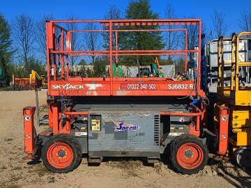 Podest roboczy, zwyżka nożycowa terenowa Skyjack SJ6832RT