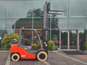 Wózek widłowy Toyota 02-8FGF25