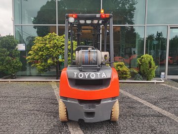 Wózek widłowy Toyota 02-8FGF25
