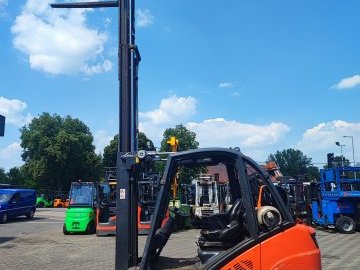Wózek widłowy Linde H25T-02