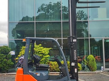 Wózek widłowy gazowy Toyota 02-8FGF18