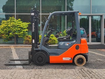 Wózek widłowy gazowy Toyota 02-8FGF18